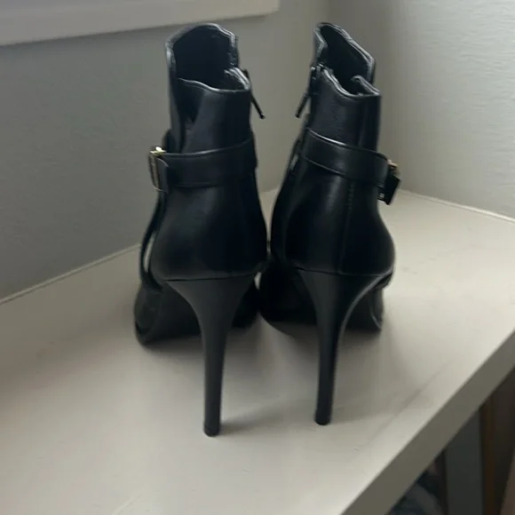 Cute Gianni Bini black boots with gold detailing size 7.5 - Picture 4 of 10